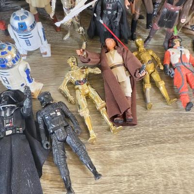 LOT 192L: 1990s & Later Star Wars Toys & Action Figures