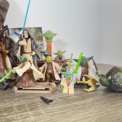 LOT 192L: 1990s & Later Star Wars Toys & Action Figures