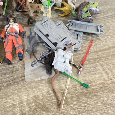 LOT 192L: 1990s & Later Star Wars Toys & Action Figures