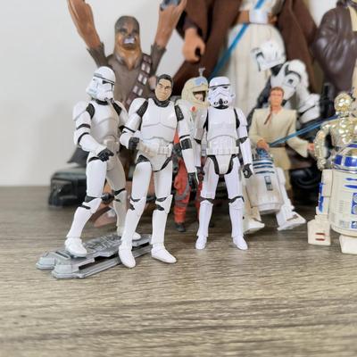 LOT 192L: 1990s & Later Star Wars Toys & Action Figures