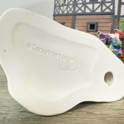 LOT 193L: 1998 Department 56 Historical Landmark Series Dickens' Village Series The Old Globe Theatre 2nd Edition