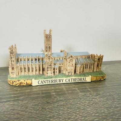 LOT 194L: Miniature Buildings and Landmarks Collection