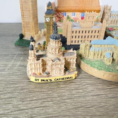LOT 194L: Miniature Buildings and Landmarks Collection