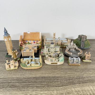 LOT 194L: Miniature Buildings and Landmarks Collection