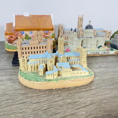 LOT 194L: Miniature Buildings and Landmarks Collection
