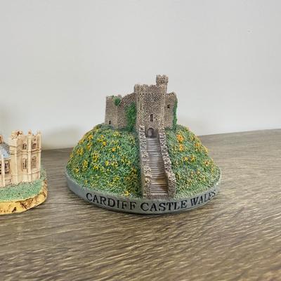 LOT 194L: Miniature Buildings and Landmarks Collection