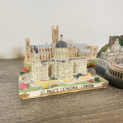 LOT 194L: Miniature Buildings and Landmarks Collection