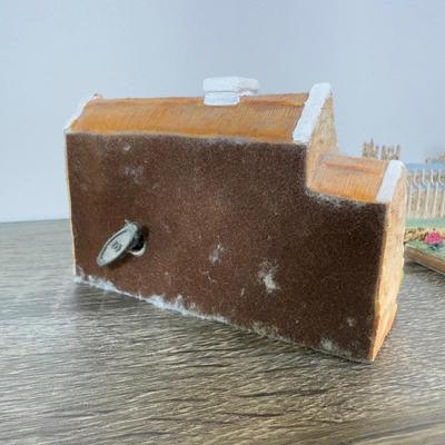 LOT 194L: Miniature Buildings and Landmarks Collection