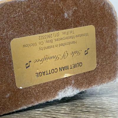 LOT 194L: Miniature Buildings and Landmarks Collection