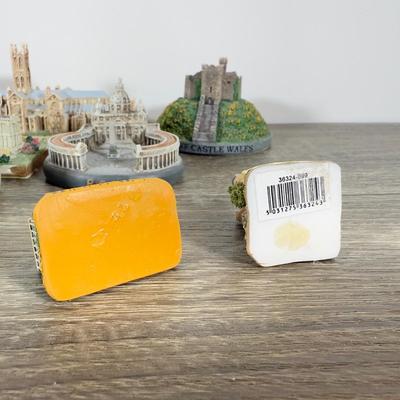 LOT 194L: Miniature Buildings and Landmarks Collection