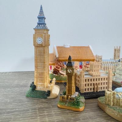 LOT 194L: Miniature Buildings and Landmarks Collection