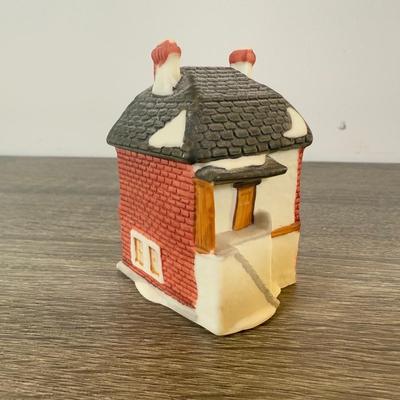 LOT 197L: Mini Ceramic Houses / Buildings incl. Department 56 Ornaments