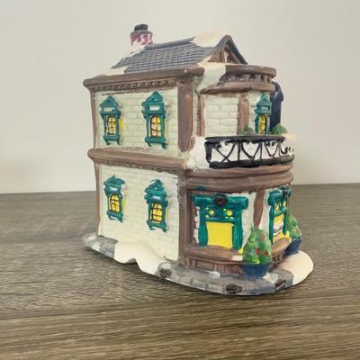 LOT 197L: Mini Ceramic Houses / Buildings incl. Department 56 Ornaments