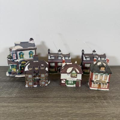 LOT 197L: Mini Ceramic Houses / Buildings incl. Department 56 Ornaments