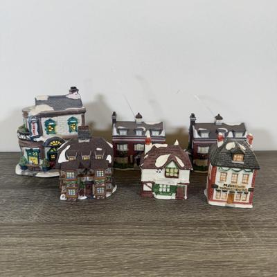 LOT 197L: Mini Ceramic Houses / Buildings incl. Department 56 Ornaments