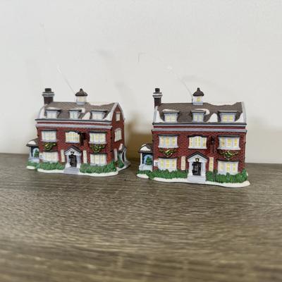 LOT 197L: Mini Ceramic Houses / Buildings incl. Department 56 Ornaments