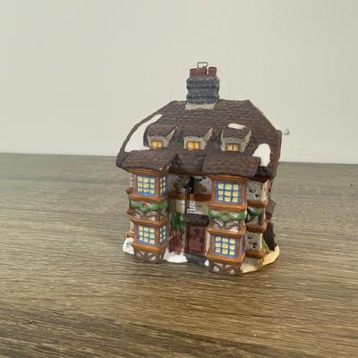 LOT 197L: Mini Ceramic Houses / Buildings incl. Department 56 Ornaments