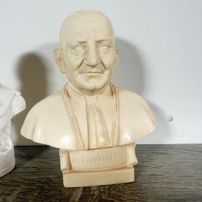 LOT 199L: Collection of Miniature busts - Charles Dickens & More