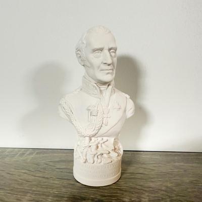 LOT 199L: Collection of Miniature busts - Charles Dickens & More