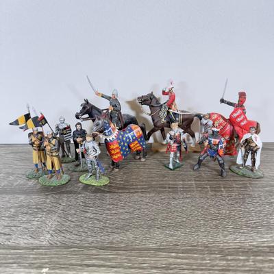 LOT 200L: Miniature Knights & Horse Figurines