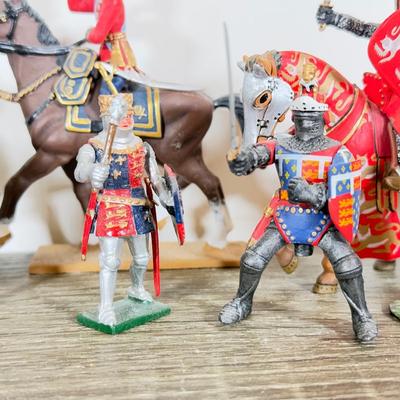 LOT 200L: Miniature Knights & Horse Figurines