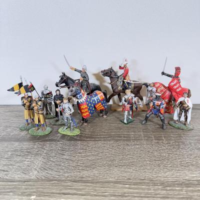 LOT 200L: Miniature Knights & Horse Figurines