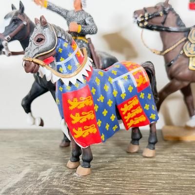 LOT 200L: Miniature Knights & Horse Figurines