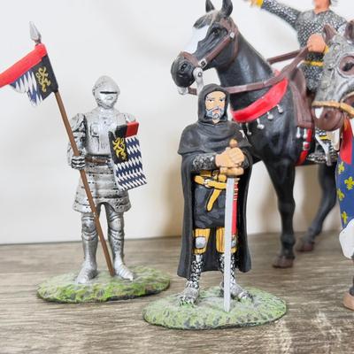 LOT 200L: Miniature Knights & Horse Figurines