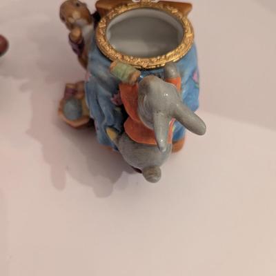 Approx 8" Tall Peter Rabbit & Mama Rabbit Porcelain Hinged Trinket Box