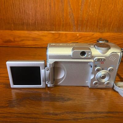 Panasonic Palmcorder & Canon Powershot (O-MG)