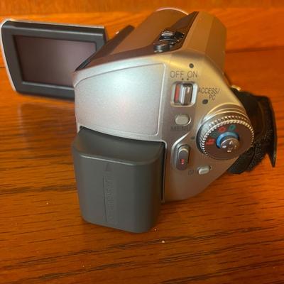 Panasonic Palmcorder & Canon Powershot (O-MG)
