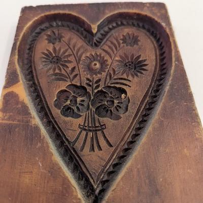 Heart Shaped Design With Flowers Gingerbread Mold
