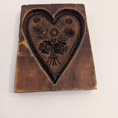 Heart Shaped Design With Flowers Gingerbread Mold
