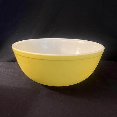 Four Nesting Pyrex Bowls (LR-MG)