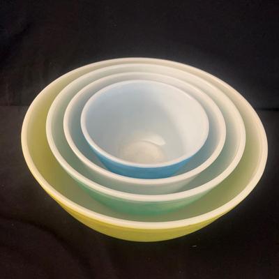 Four Nesting Pyrex Bowls (LR-MG)