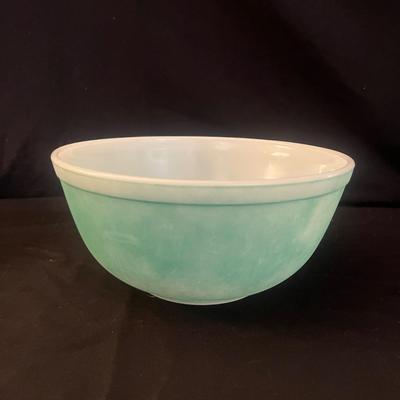 Four Nesting Pyrex Bowls (LR-MG)
