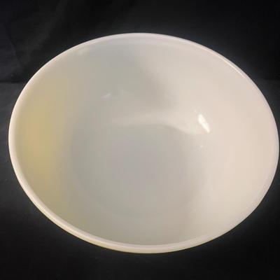 Four Nesting Pyrex Bowls (LR-MG)