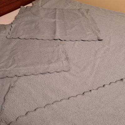 Selection of Fine Bedding: Quilt, Satin Coverlets, Bedspreads, Pillows (PB-SD)