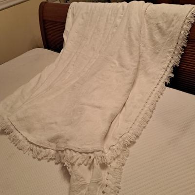 Selection of Fine Bedding: Quilt, Satin Coverlets, Bedspreads, Pillows (PB-SD)