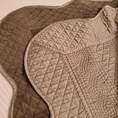 Selection of Fine Bedding: Quilt, Satin Coverlets, Bedspreads, Pillows (PB-SD)
