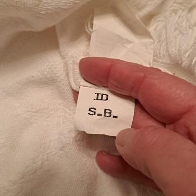 Selection of Fine Bedding: Quilt, Satin Coverlets, Bedspreads, Pillows (PB-SD)