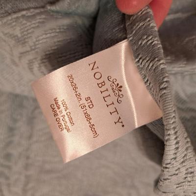 Selection of Fine Bedding: Quilt, Satin Coverlets, Bedspreads, Pillows (PB-SD)