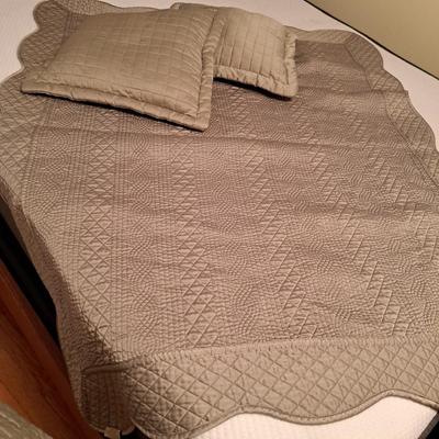Selection of Fine Bedding: Quilt, Satin Coverlets, Bedspreads, Pillows (PB-SD)