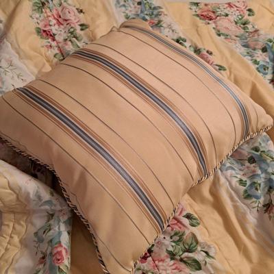 Selection of Fine Bedding: Quilt, Satin Coverlets, Bedspreads, Pillows (PB-SD)