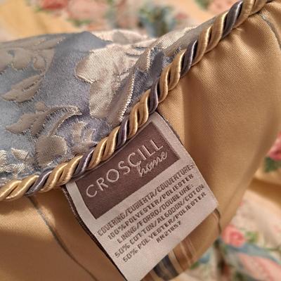 Selection of Fine Bedding: Quilt, Satin Coverlets, Bedspreads, Pillows (PB-SD)