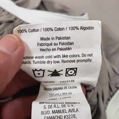 Queen Sized L.L. Bean Sheets, Wamsutta Sheets and Red/Gold Bed Spread and More (2058F-KD)