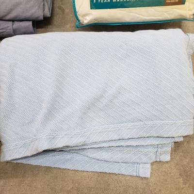 Queen Sized L.L. Bean Sheets, Wamsutta Sheets and Red/Gold Bed Spread and More (2058F-KD)