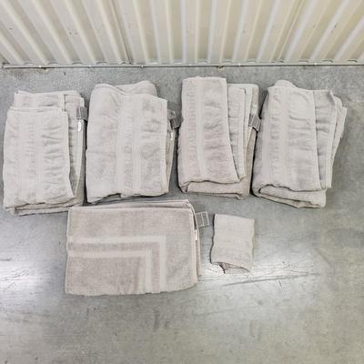 Wamsutta, Threshold Towels, Tanita Digital Scale and More (2058F-KD)