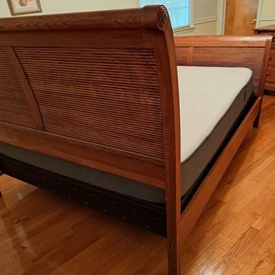 Richardson Bros. Co. Queen Size Contemporary Oak Sleigh Bed (PB-SD)