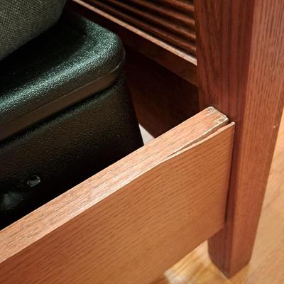 Richardson Bros. Co. Queen Size Contemporary Oak Sleigh Bed (PB-SD)